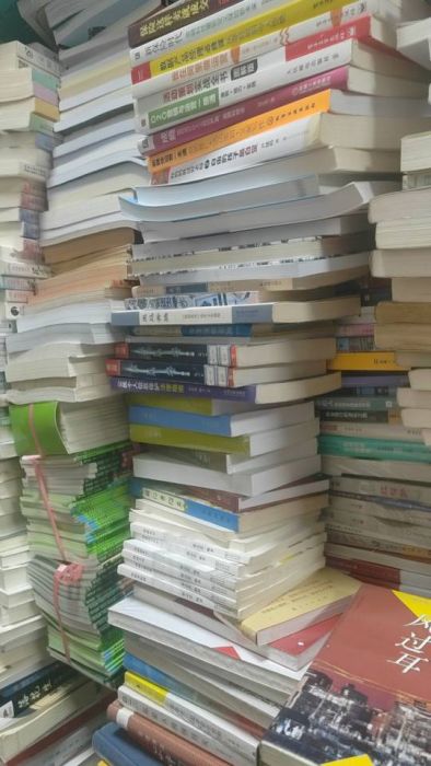专业高价回收，旧书，邮票杂像等店铺实拍图2