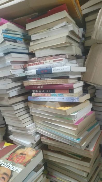 专业高价回收，旧书，邮票杂像等店铺实拍图3