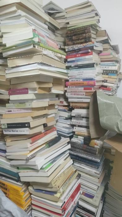 专业高价回收，旧书，邮票杂像等店铺实拍图5